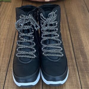 Women's Alexa Weatherproof sneaker boot size 10